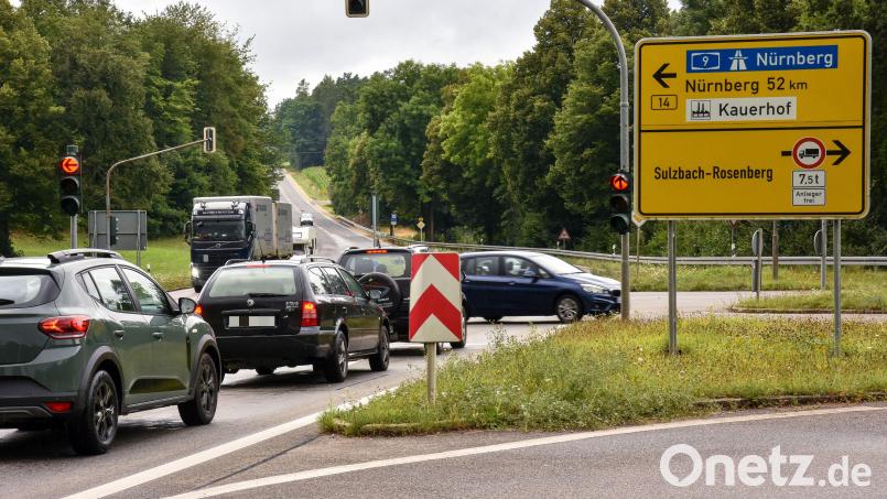 Das &quot;Sulzbacher Kreuz&quot;, auf dem die B 85 mit der B14 zusammenläuft, ist wieder frei befahrbar. Bild: Stephan Huber
