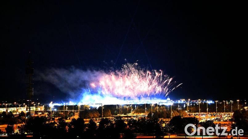 Adele lässt es krachen: Ein Feuerwerk zum Abschied Bild: Felix Hörhager/dpa
