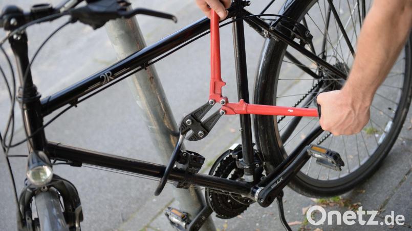 Der Besitzer hatte zwei Fahrräder mit einem Kettenschloss gesichert - trotzdem sind sie aus einer Tiefgarage in Kümmersbruck gestohlen worden. Symbolbild: Andreas Gebert/dpa