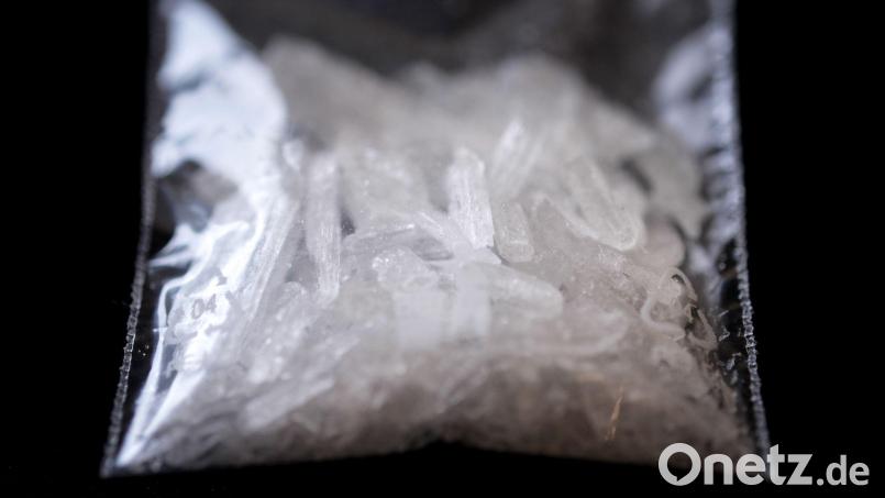 Eine kleine Menge der Droge Crystal Meth fanden Schleierfahnder bei einem 45-Jährigen. Symbolbild: David-Wolfgang Ebener/dpa/Symbolbild