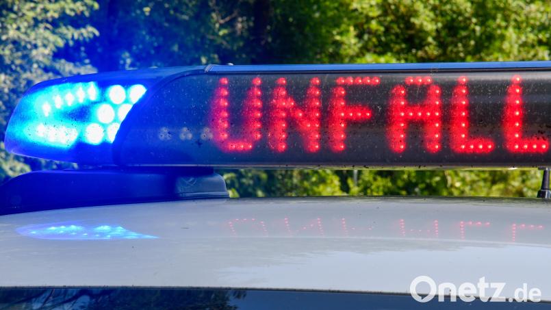 Auf der Staatsstraße 2238 hat sich ein Unfall ereignet. Symbolbild: Petra Hartl