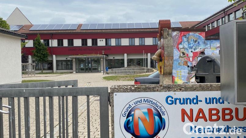 Die Sanierung der Grund- und Mittelschule in Nabburg ist weitgehend abgeschlossen. Die Regierung hat nun der Stadt einen weiteren Zuschuss zugesagt. Bild: cv