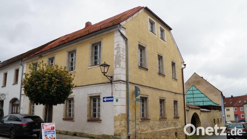 Ungenutzte Leerstände gibt es in Oberviechtach genügend, wie hier das ehemalige Hasenbachhaus in der Bahnhofstraße. Bild: wel