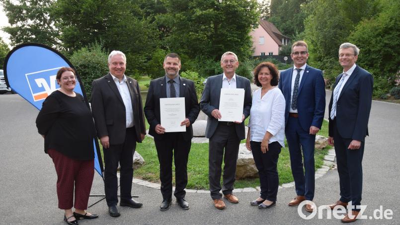 (von links): Verbandprüferin Annette Weiß, Aufsichtsrat Markus Dollacker, Vorstand Michael Doblinger, Die Aufsichtsräte Josef Gilch und Christa Bauer, Vorstand Karl Schlagbauer und Aufsichtsratsvorsitzender Alfred Hantsch. Bild: bö