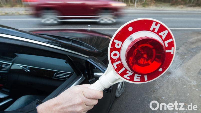 Die Polizei erwartete die mutmaßlichen Diebe bereits am Grenzübergang Mähring. Symbolbild: Armin Weigel/dpa