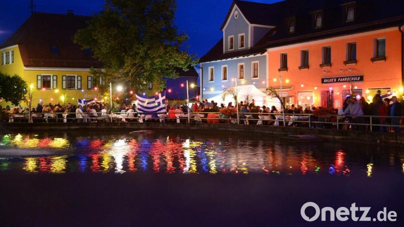Ganz im Zeichen verschiedener Länder steht das Multi-Kulti-Fest in Pleystein seit mehr als 15 Jahren. Nun sorgt ein rassistischer Vorfall für Entsetzen und Ermittlungen. Bild: bey