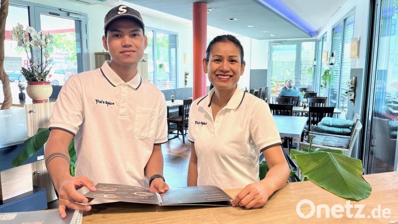Prapai Klinger (rechts) und ihr Sohn Natthawut haben sich mit dem eigenen thailändischen Restaurant &quot;Pai&#039;s Spice&quot; einen Traum erfüllt. Bild: Gabi Schönberger