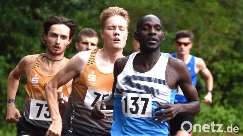 Abu Salim Mayanja aus Uganda (rechts) gab im 1500-Meter-Lauf den Ton an. Bild: Büttner