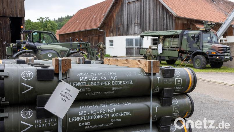 Mit Übungsattrappen ist das Hantieren im zivilen Umfeld kein Sicherheitsrisiko. Bild: hbe