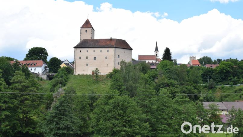 Die Burg Trausnitz, eine Jugendherberge, gehört zu den markantesten Gebäuden des Orts. Am 15. September wird in der Gemeinde ein Bürgermeister gewählt. Kandidaten gibt es keine. Ein Bewerber mit schillernder politischer Vergangenheit ist abgelehnt worden. Bild: bnr