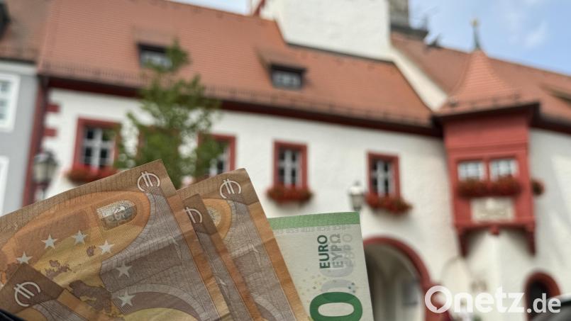 Über eine prall gefüllte Kasse können sich die Verantwortlichen im Rathaus der Stadt Marktredwitz freuen. Die Gewerbesteuereinnahmen sprudeln. Symbolbild: Matthias Bäumler/fph