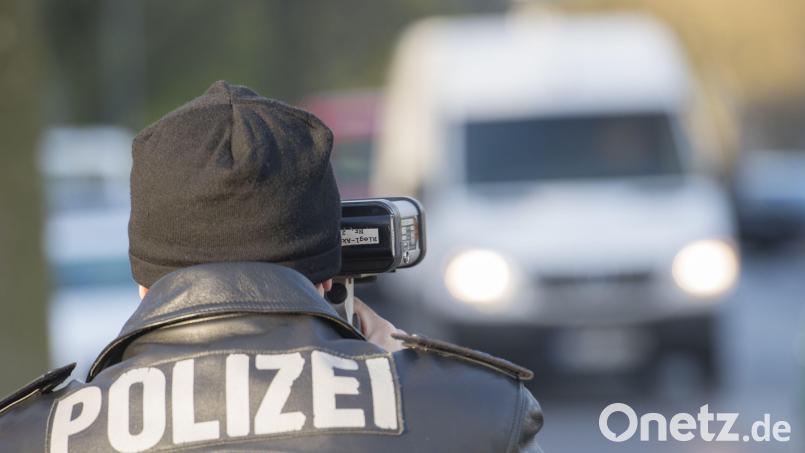 Rund 900 Verkehrssünder ertappte die Polizei bei ihren Geschwindigkeitsmessungen im Juli in der Region. Symbolbild: Paul Zinken/dpa