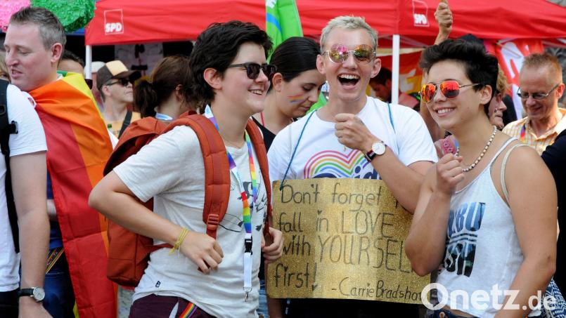 Im Jahr 2019 zog die erste Parade zum Christopher Street Day durch Amberg. Archivbild: Stephan Huber