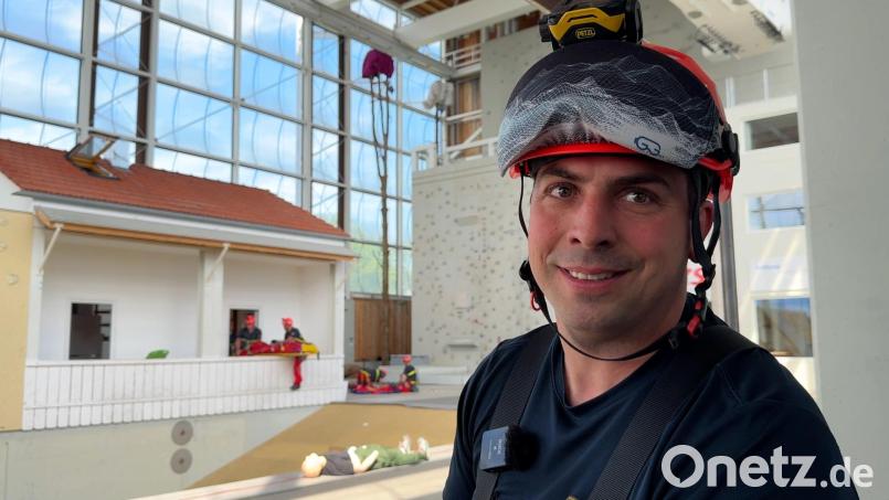 Andreas Kraus aus Mitterteich ist seit acht Jahren bei der Berufsfeuerwehr Regensburg und dort auch in der Höhenrettungsgruppe. Bild: Heike Unger