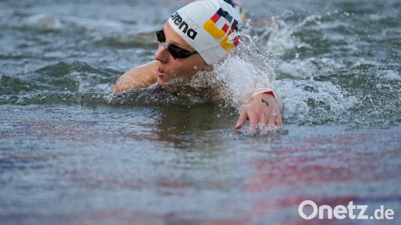Leonie Beck berichtet von Krankheitssymptomen nach ihrem Rennen in der Seine. Bild: Vadim Ghirda/AP/dpa