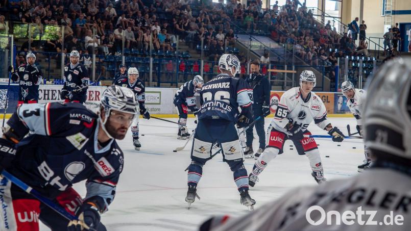 Die Blue Devils haben am Samstag ein öffentliches Eistraining absolviert. Bild: Kaminsky