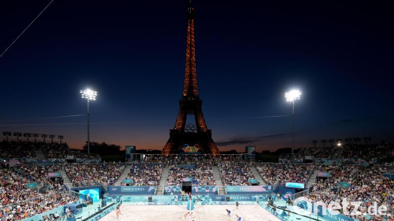Beeindruckende Bilder gab es in den vergangegnn zwei Wochen aus Paris: Hier thront der Eiffelturm über dem Stadion der Beach-Volleyballer. Bild: Marcus Brandt