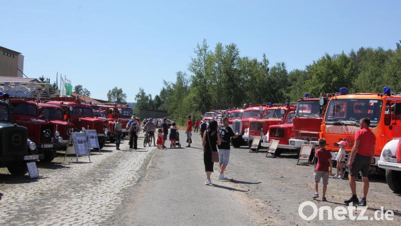 Die ausgestellten betagten Feuerwehrautos waren ein Hingucker. Bild: kro