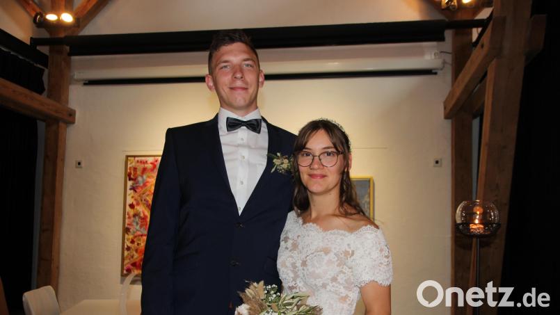 Anna-Lena und Patrick Zipka heirateten im Kunsthaus in Waldsassen. Bild: kro