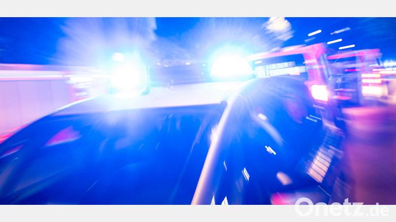 Ein Mann stirbt nach einem Verkehrsunfall bei Vilshofen in der Gemeinde Rieden. Bild: Christophe Gateau/dpa/Symbolbild