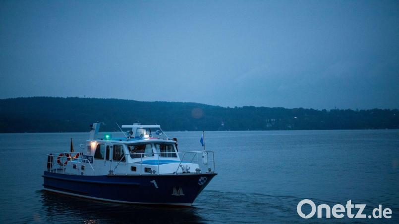 Da ein Fahrgastkabinenschiff eine Brücke berührte, ist ein Schaden in fünfstelliger Höhe entstanden. (Symbolbild) Bild: Lino Mirgeler/dpa