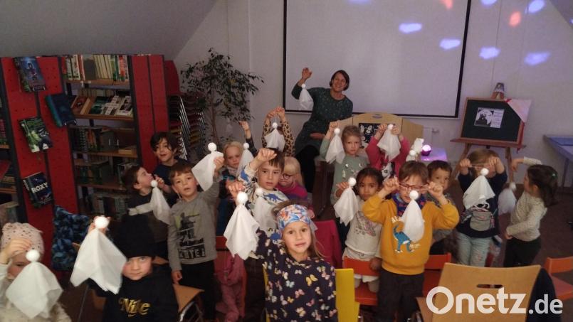Ob Gespensternachmittag, Bastelstunden oder Märchenstunden, das Büchereiteam in Parkstein ist engagiert. Im Marktgemeinderat stellt Leiterin Doris Neumann die neueste Bilanz der beliebten Einrichtung vor. Archivbild: Sabine Liewald