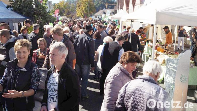 Bei Besuchern aus Nah und Fern beliebt: Den Bauernmarkt Neustadt/WN wird es 2025 wieder geben - mit einigen Neuerungen. Archivbild: Bernhard Knauer
