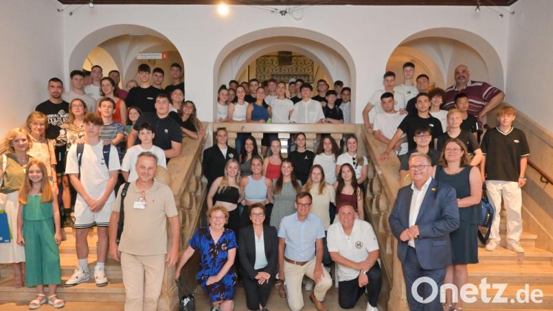 Bürgermeister Martin Preuß (vorne rechts) empfing die Gäste aus Trikala im Amberger Rathaus. Bild: Michael Golinski, Stadt Amberg