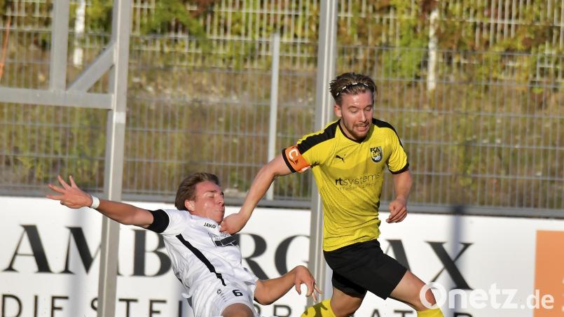 Lennard Müller (rechts) gehört wieder zum Kader des FC Amberg. Archivbild: Hubert Ziegler