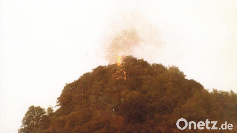 30. Juni 1984: Ein Feuer zerstört den Aussichtsturm auf dem Rauhen Kulm. Archivbild: exb/Schricker