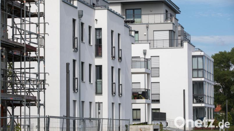 Der Wohnungsbau kommt bei weitem nicht so schnell voran, wie der Bedarf wächst. Auch im Landkreis Tirschenreuth fehlt es an bezahlbaren Mietwohnungen. Symbolbild: Jens Büttner/dpa