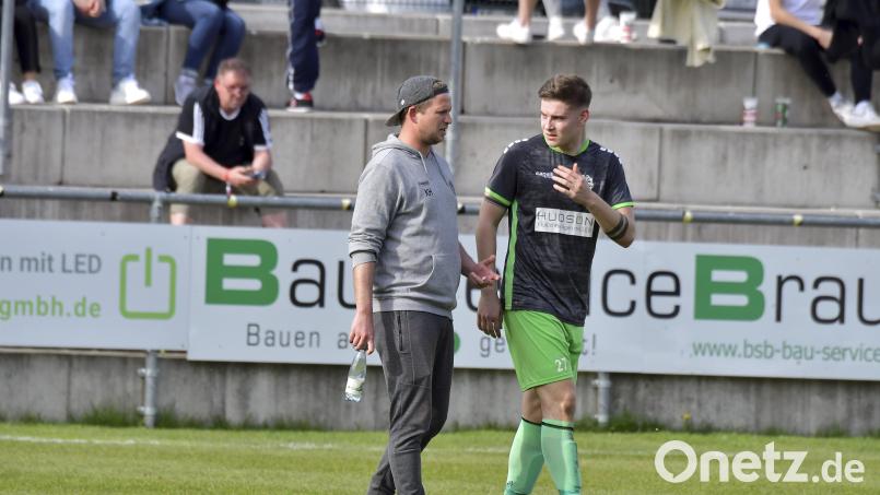 Fabian Vogl (rechts) erzielte in der Nachspielzeit das Ausgleichstor. Bild: Hubert Ziegler