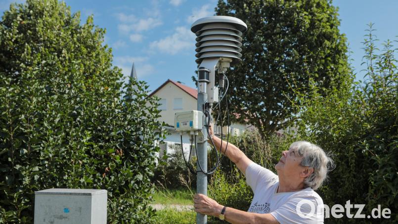 Irene Zeller betreibt seit über 25 Jahren eine Wetterstation im Amberger Stadtteil Ammersricht. Bild: Wolfgang Steinbacher
