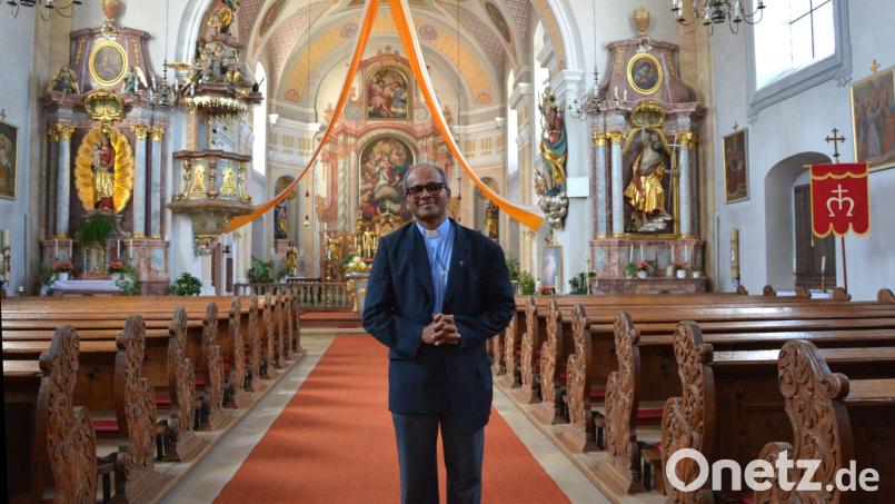 Die Pfarrkirche St. Laurentius in Bad Neualbenreuth war in den vergangenen 13 Jahren die Wirkungsstätte von Pfarrer George Parankimalil. Am kommenden Sonntag feiert er hier seinen Abschiedsgottesdienst. Bild: jr