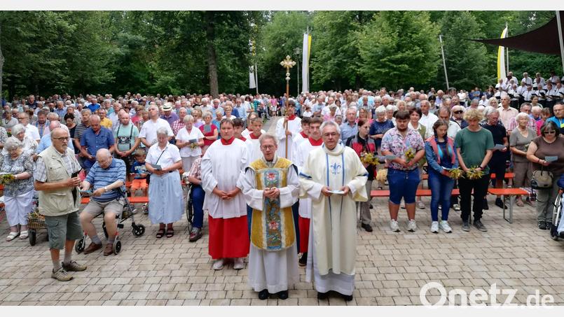 Bei Platz ist mehr frei beim Festgottesdienst auf dem Frohnberg. Bild: Schulz/exb