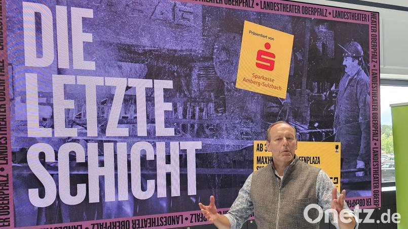 Bei der Vorstellung des „Maxhütten-Stücks“ gerät Künstlerischer Leiter Christian A. Schnell selbst ins Schwärmen. Die Auftragsarbeit nach einem Autorenwettbewerb verspricht, ein Höhepunkt der Saison zu werden. Bild: Tobias Schwarzmeier