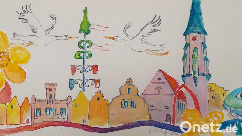 Denkt Susanne Vonhoff an Kemnath im Sommer, dann hat sie die Stadtpfarrkirche, einen der Phantastischen Karpfen, Blumen und den Stadtplatz vor Augen. Bild: Stadtmarketing Kemnath/exb