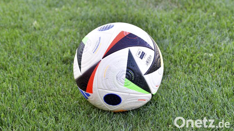 In der zweiten Halbzeit in Röslau hatte der SV Poppenreuth den Ball nicht mehr unter Kontrolle. Bild: Hubert Ziegler