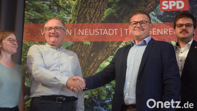 Wer wird SPD-Kandidat in der Nordoberpfalz und damit womöglich Abgeordneter im Bundestag? Gunar Prauschke (Zweiter von links) und Gregor Forster (Zweiter von rechts) bewerben sich darum. Bild: fz