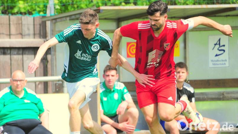 Jakub Nedbaly (links, Szene aus der vergangenen Saison) sah in Großschwarzenlohe die Rot
e Karte. Bild: chap
