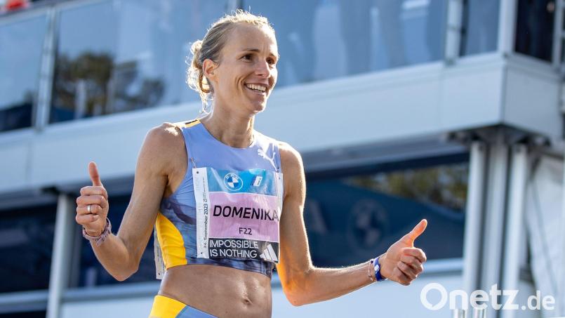 Domenika Mayer von der LG Telis Finanz Regensburg beim Zieleinlauf beim Berlin-Marathon im September 2023. Archivbild: Andreas Gora