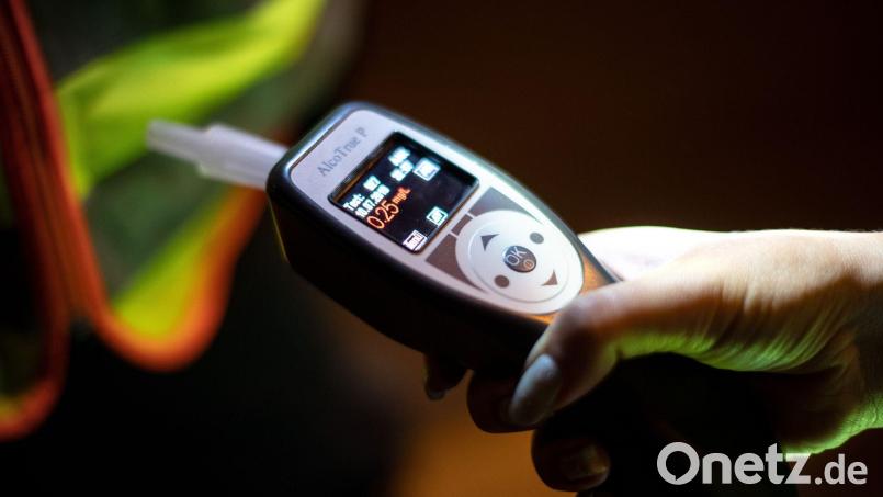 Stark alkoholisiert war eine Ambergerin, die zur Tankstelle fuhr und sich dort Nachschub holte. Bild: Sina Schuldt/dpa/Archivbild