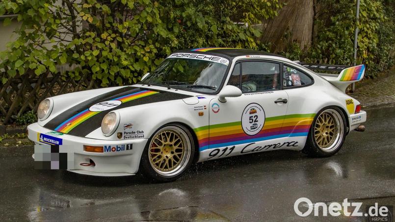 Der Porsche 911 von Ulrich Kramer aus dem Saale-Orla-Kreis im Rallye-Outfit - eines der Fahrzeuge bei der OSCO-Steinwald-Classic-Tour des MSC Wiesau. Bild: HRpics/exb