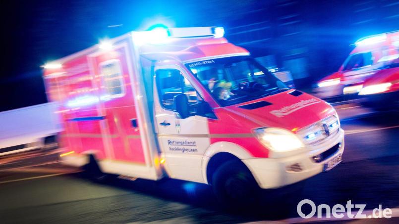 Einsatz für die Rettungskräfte: In Lauterhofen musste ein Mann nach einer Stichflamme medizinisch behandelt werden. Symbolbild: Marcel Kusch/dpa