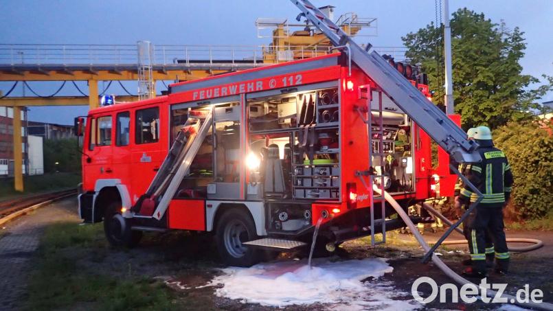 Das Löschgruppenfahrzeug LF16 der Feuerwehr Weiden (hier bei einem Löscheinsatz) hat mittlerweile 22 Jahre auf dem Buckel und soll durch ein neues Fahrzeug (HLF20) ersetzt werden. Bild: FFW Weiden