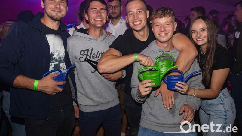 Die Feier ist legendär, nicht zuletzt wegen der ungewöhnlichen Trinkgefäße. Foto: Jungbauernschaft Cham Jungbauernparty Bild: Jungbauernschaft Cham/ Melanie Schmid (exb)