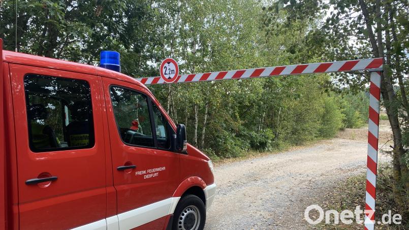 Das Feuerwehrauto passt laut Eckert zwar nicht mehr unter der Höhenbegrenzung durch, doch kann sie seinen Angaben nach schnell abmontiert oder weg geflext werden. Bild: Schönhofen