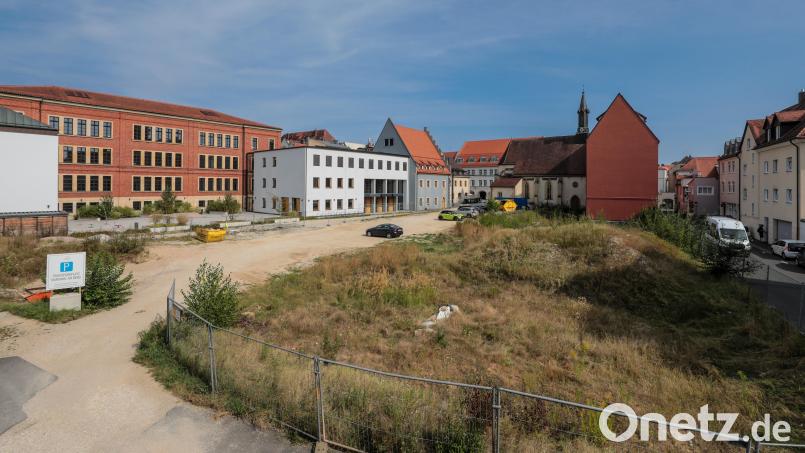 Das Bürgerspitalareal in Amberg hat seit dem Bürgerentscheid 2021 für viel Zoff gesorgt. Im Ferienausschuss äußerte sich Oberbürgermeister Michael Cerny zu den jüngsten Vorwürfen. Bild: Wolfgang Steinbacher