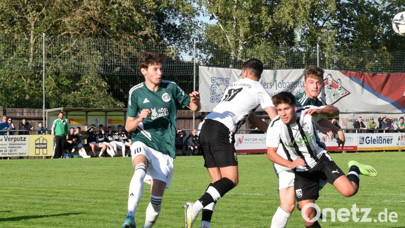 Der SV Mitterteich empfängt am Samstag den 1. SC Feucht. Jakub Nedbaly (links) ist nach der Roten Karte am vergangenen Samstag in Großschwarzenlohe gesperrt. Archivbild: Gebert