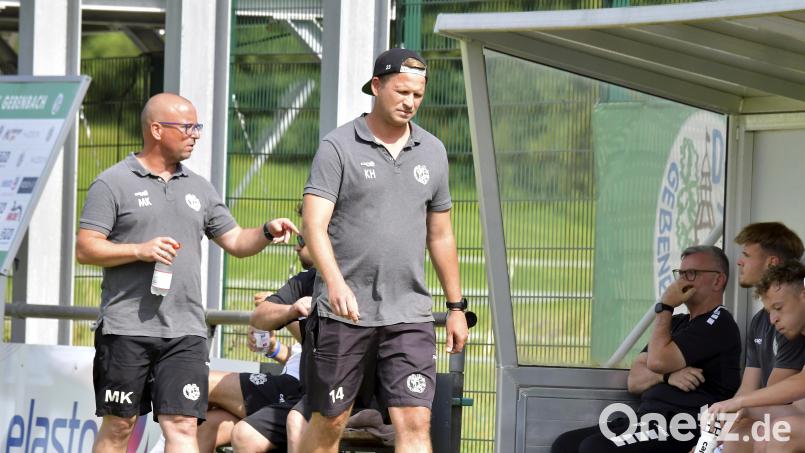 DJK-Trainer Kai Hempel (rechts) und sein &quot;Co&quot; Markus Kipry (links) sind am Verzweifeln: Wann gelingt endlich der erste Saisonsieg? Im Heimspiel gegen den TSV Abtswind? Archivbild: Hubert Ziegler